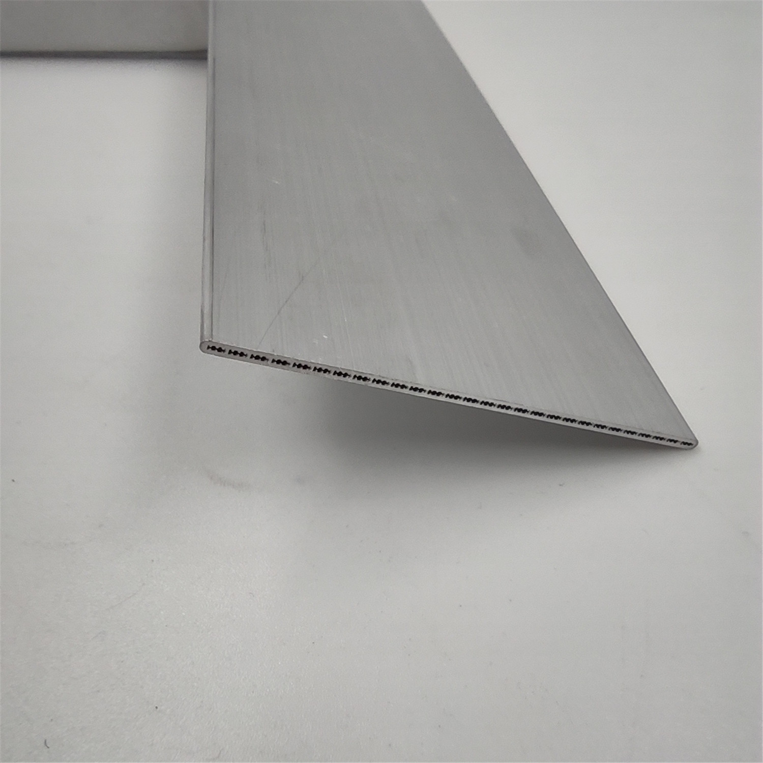 3102钎焊挤压微通道椭圆形铝扁管